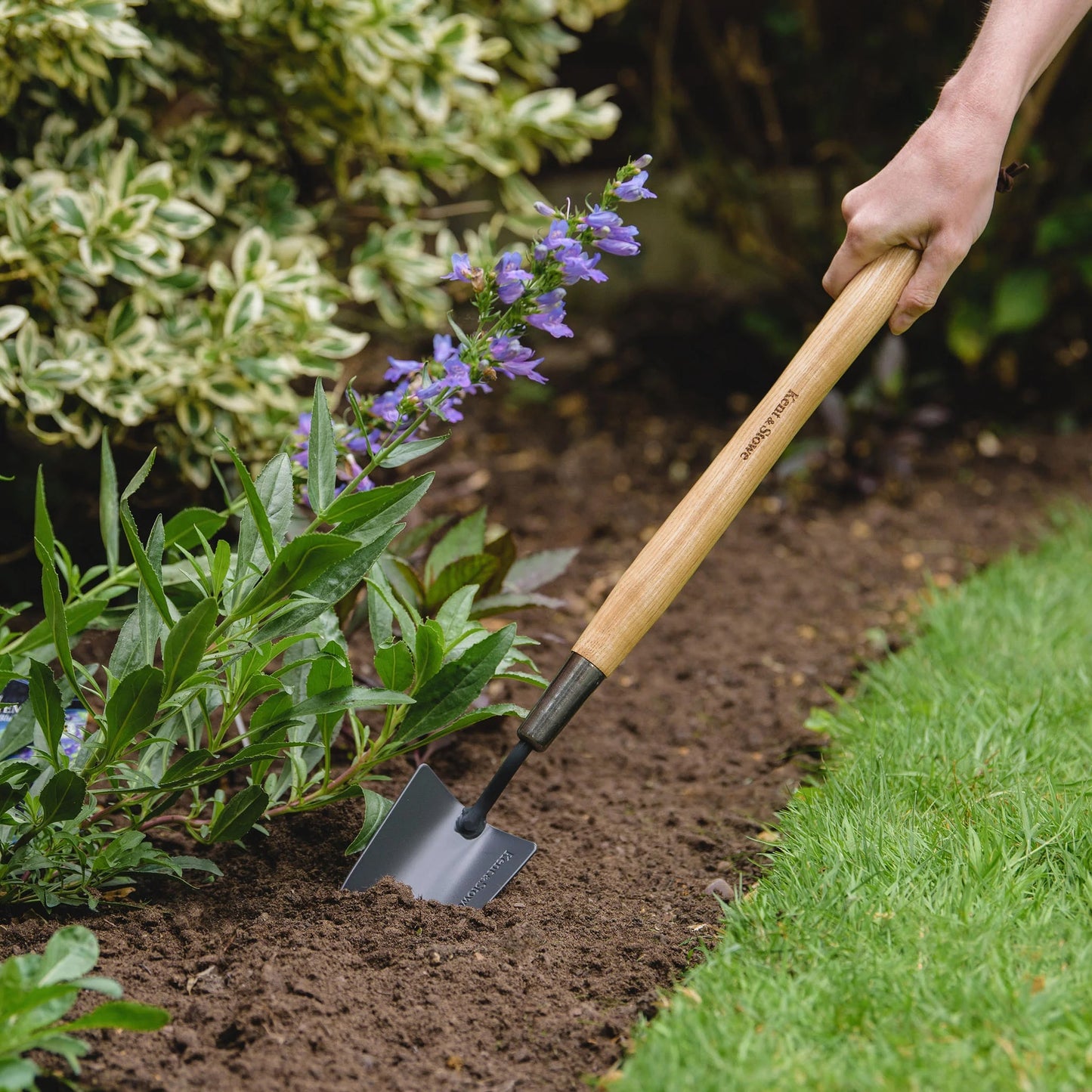 Kent & Stowe Carbon Steel Border Hand Trowel