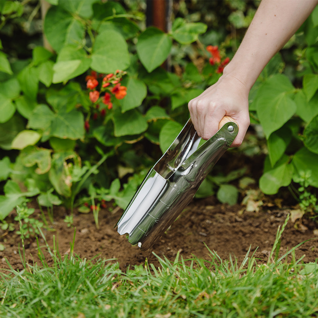 Kent & Stowe Hand Bulb Planter